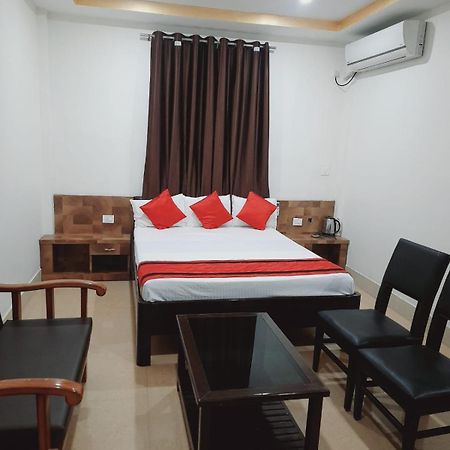 Hotel Knight Inn Airport Guwahati Exteriör bild
