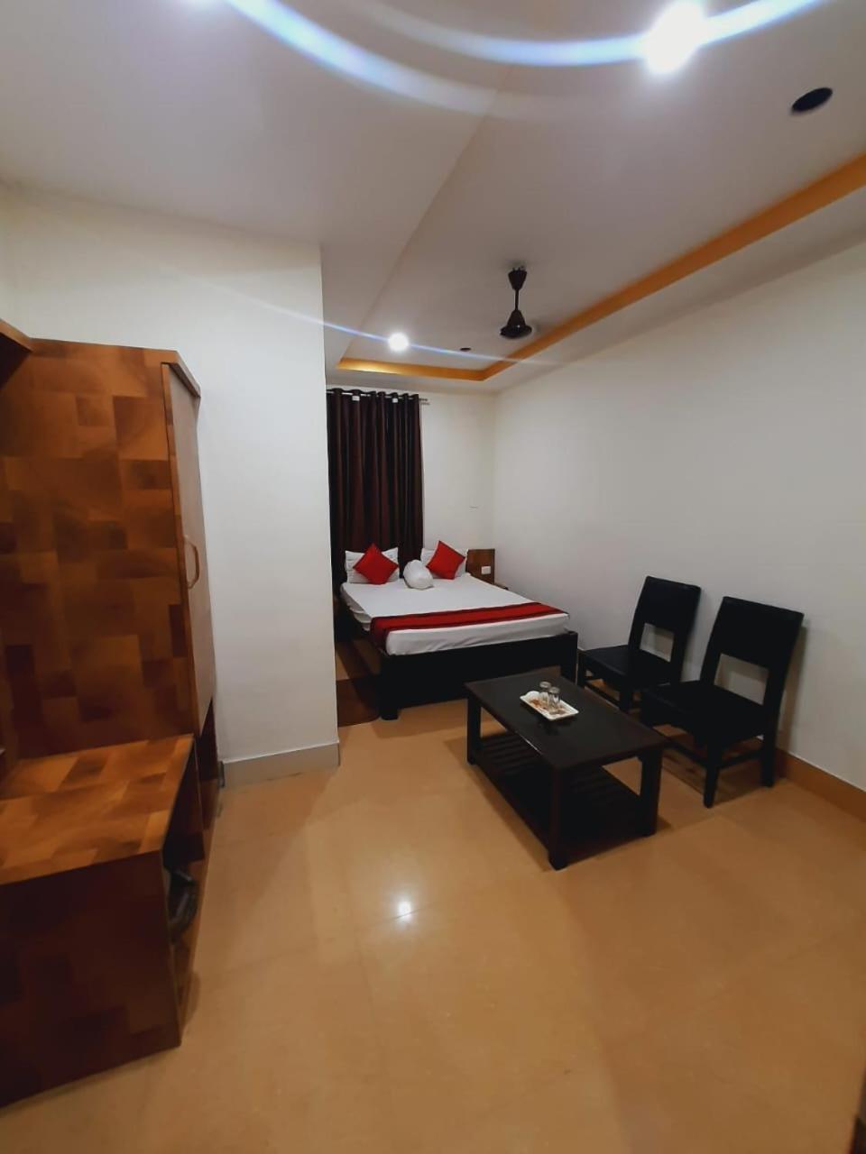 Hotel Knight Inn Airport Guwahati Exteriör bild