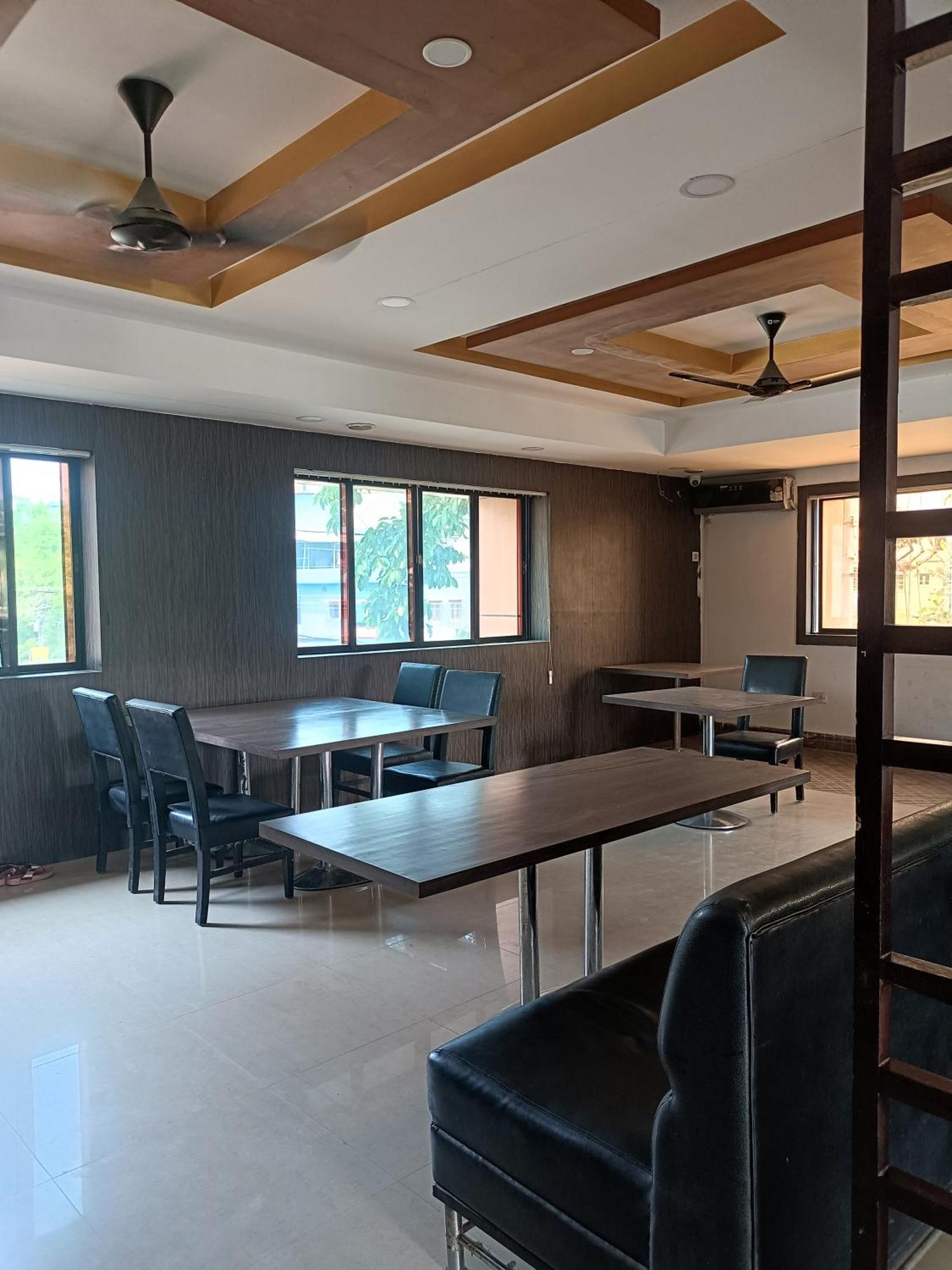 Hotel Knight Inn Airport Guwahati Exteriör bild
